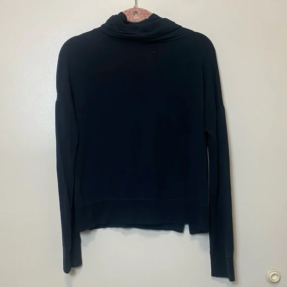 UGG Women’s Cowl Neck Sweatshirt. Black. Size Medium. - Picture 6 of 6